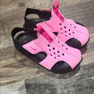 Nike Kids Sandals in Pink and Black